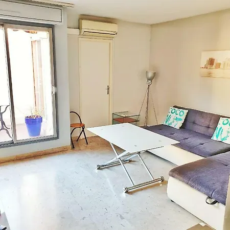 Spacieux 2 Pieces Avec Balcon Au Port De *